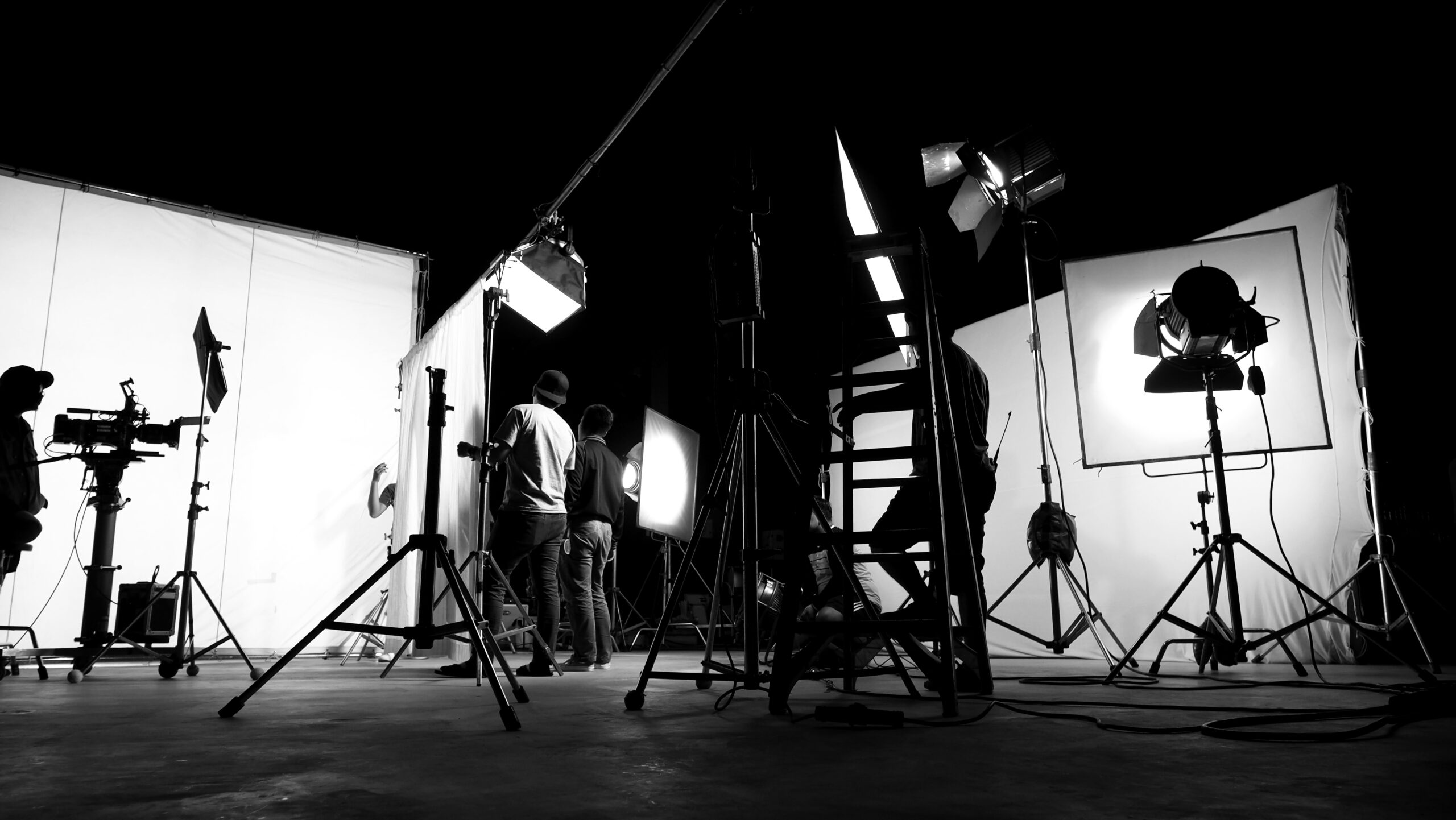 scenes-tv-commercial-movie-film-video-shooting-production-which-crew-team-camera-man-setting-up-green-screen-chroma-key-technique-big-studio-scaled.jpg
